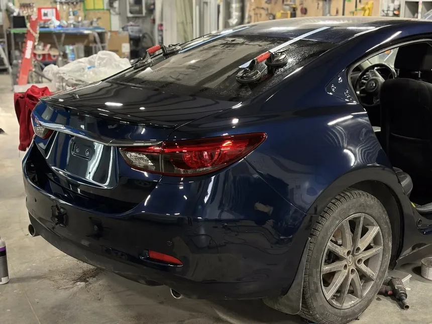Задняя часть Mazda 6 после кузовного ремонта и покраски — ровные зазоры и глянец
